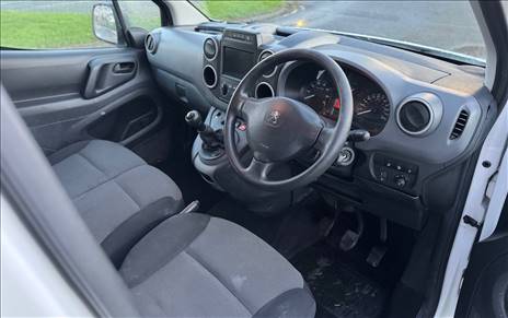 2018 PEUGEOT PARTNER (3 SEATS)