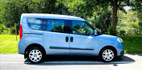 IN FRONT FIAT DOBLO AUTO (WAV)