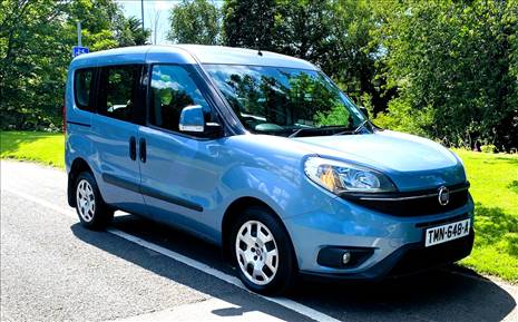 IN FRONT FIAT DOBLO AUTO (WAV)