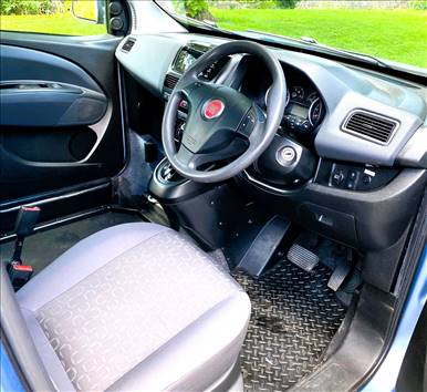 IN FRONT FIAT DOBLO AUTO (WAV)
