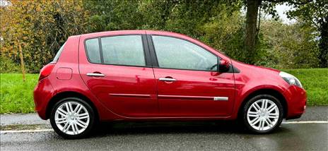 RENAULT CLIO TOM TOM AUTO