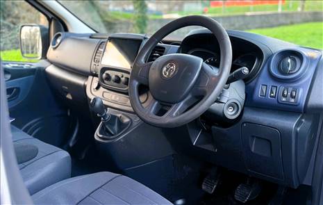 VAUXHALL VIVARO 1.6 CDTI 6 SEATS